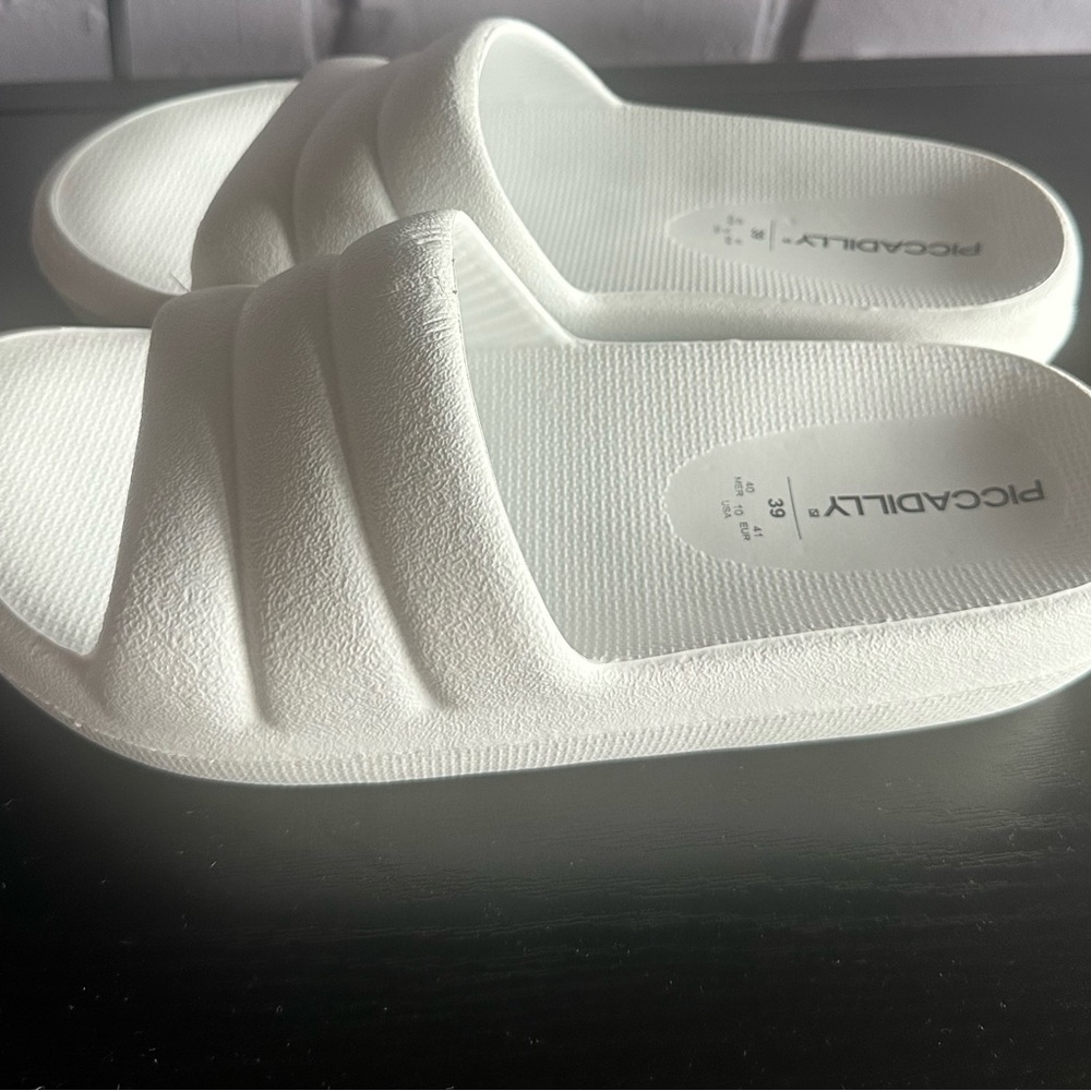NEW Piccadilly White Slide Sandals